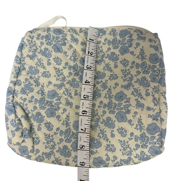 Floral Quilted Cosmetic Bag Blue & Cream Makeup Pouch, Travel Toiletry Zipper - Picture 5 of 5